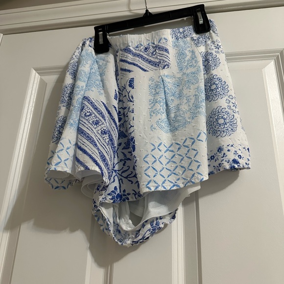 Blue and White Floral Patterned Short - Picture 2 of 4